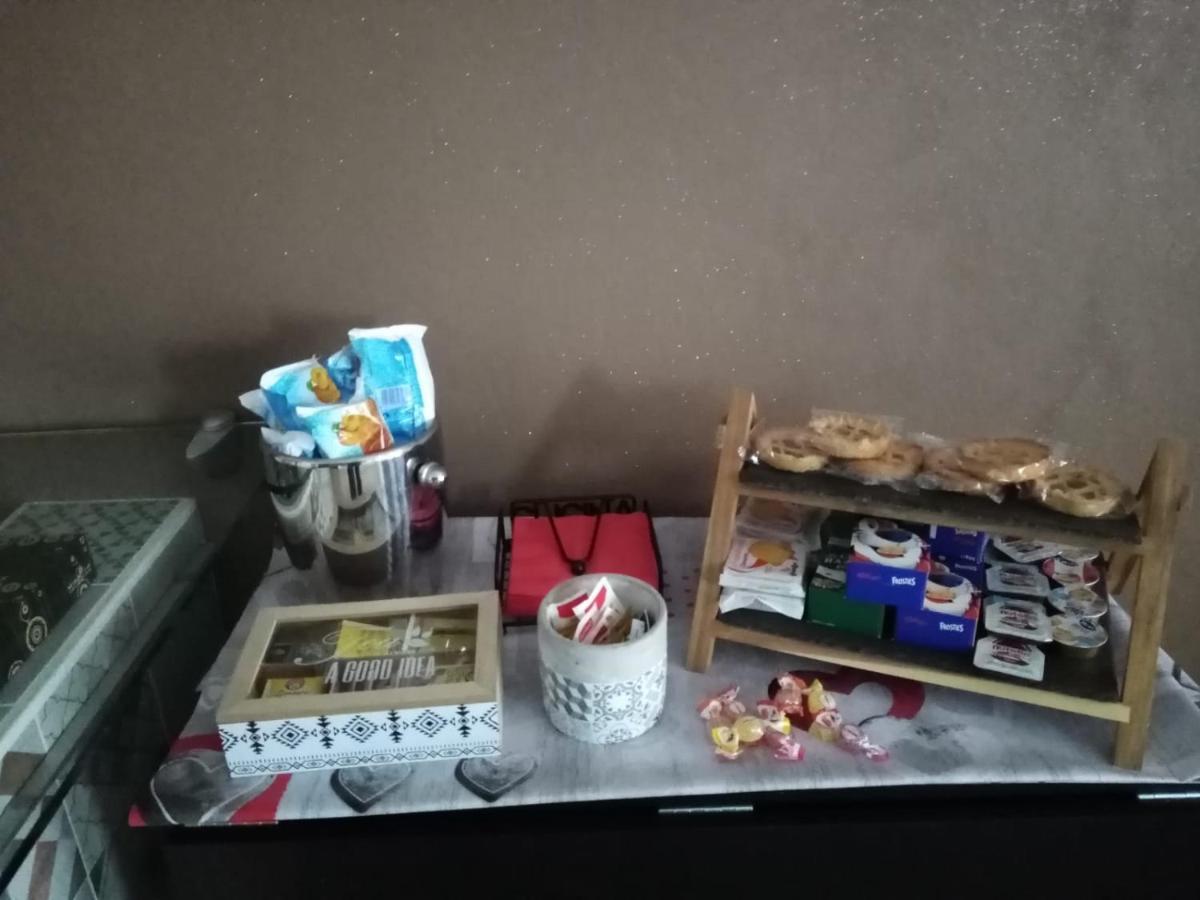 Emmanueli65 Fronte Clinica Per 5 Matrimoniale 2 Singoli 1 Divano Letto Piacenza Kültér fotó