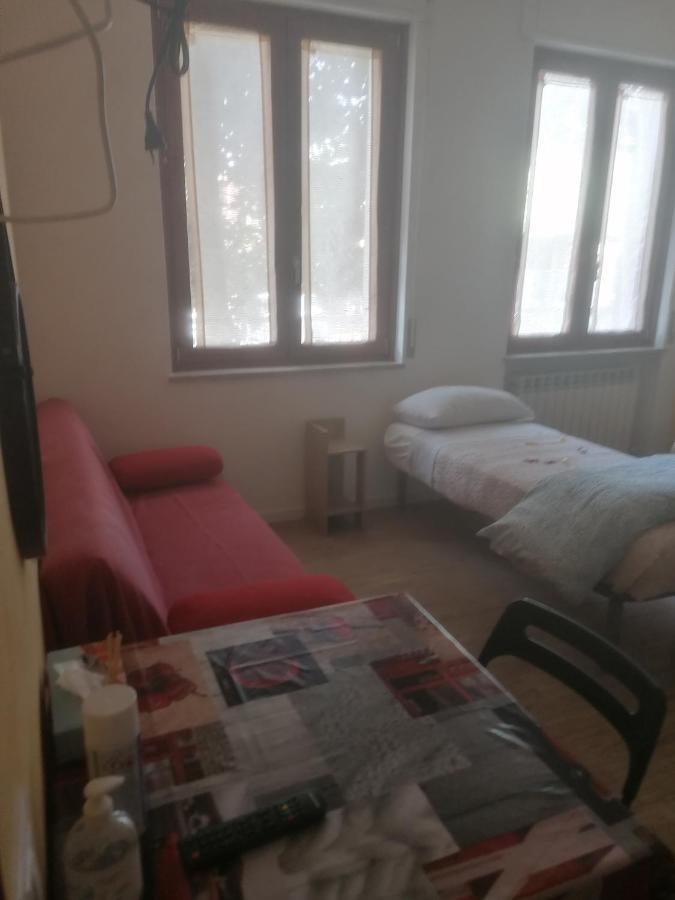 Emmanueli65 Fronte Clinica Per 5 Matrimoniale 2 Singoli 1 Divano Letto Piacenza Kültér fotó