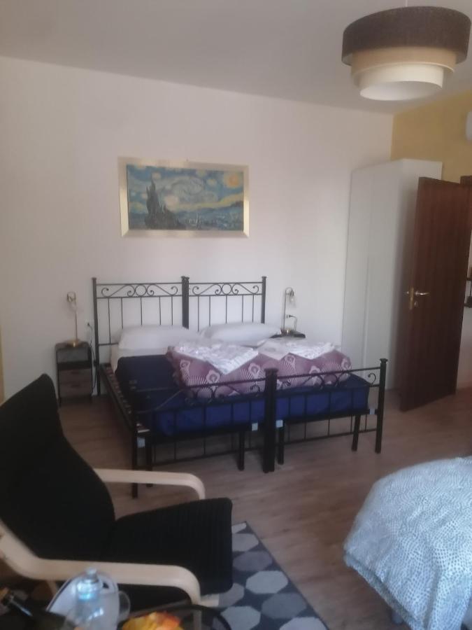 Emmanueli65 Fronte Clinica Per 5 Matrimoniale 2 Singoli 1 Divano Letto Piacenza Kültér fotó
